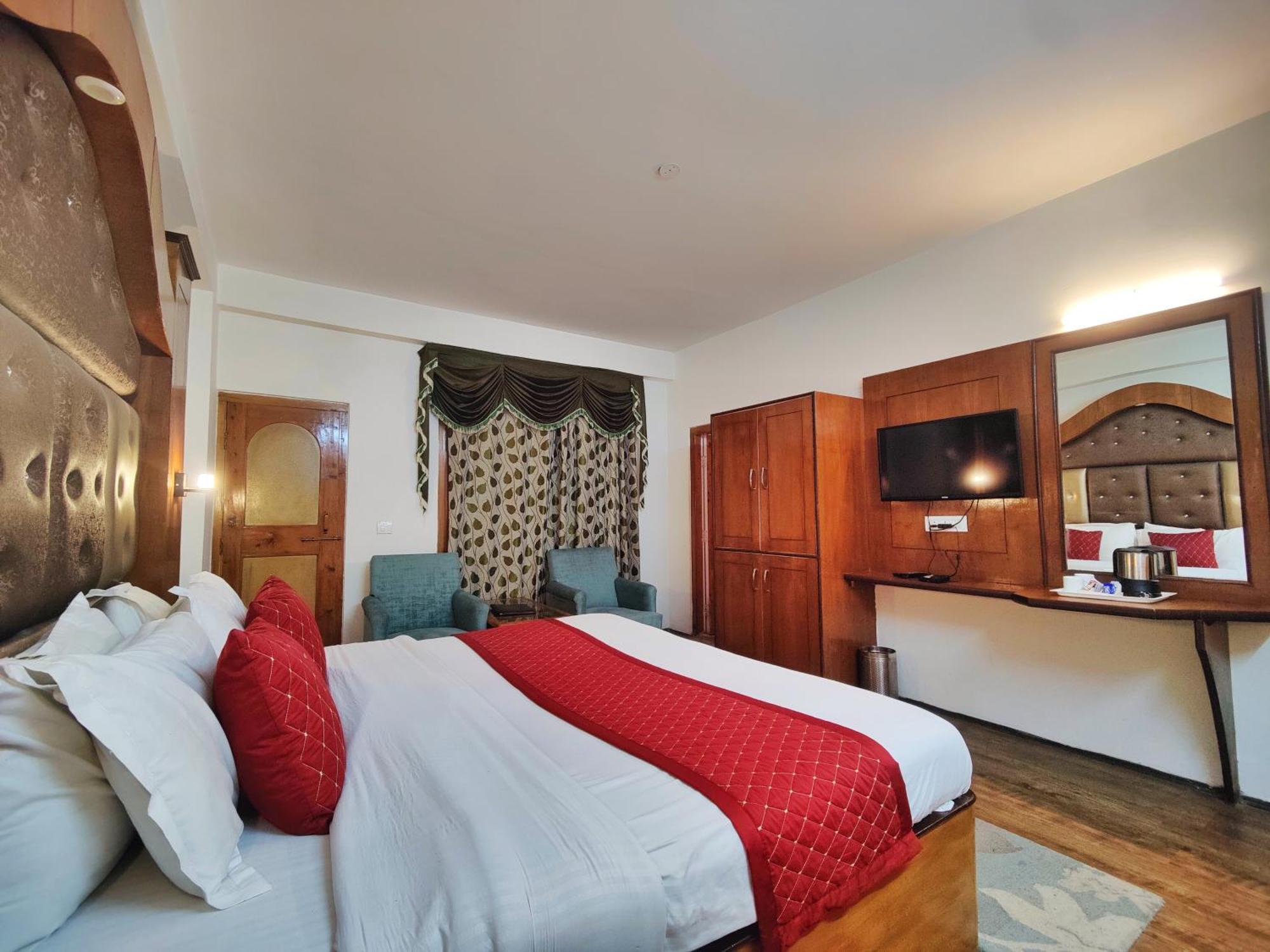 Surya International Hotel Manali Near Mall Road Exteriör bild