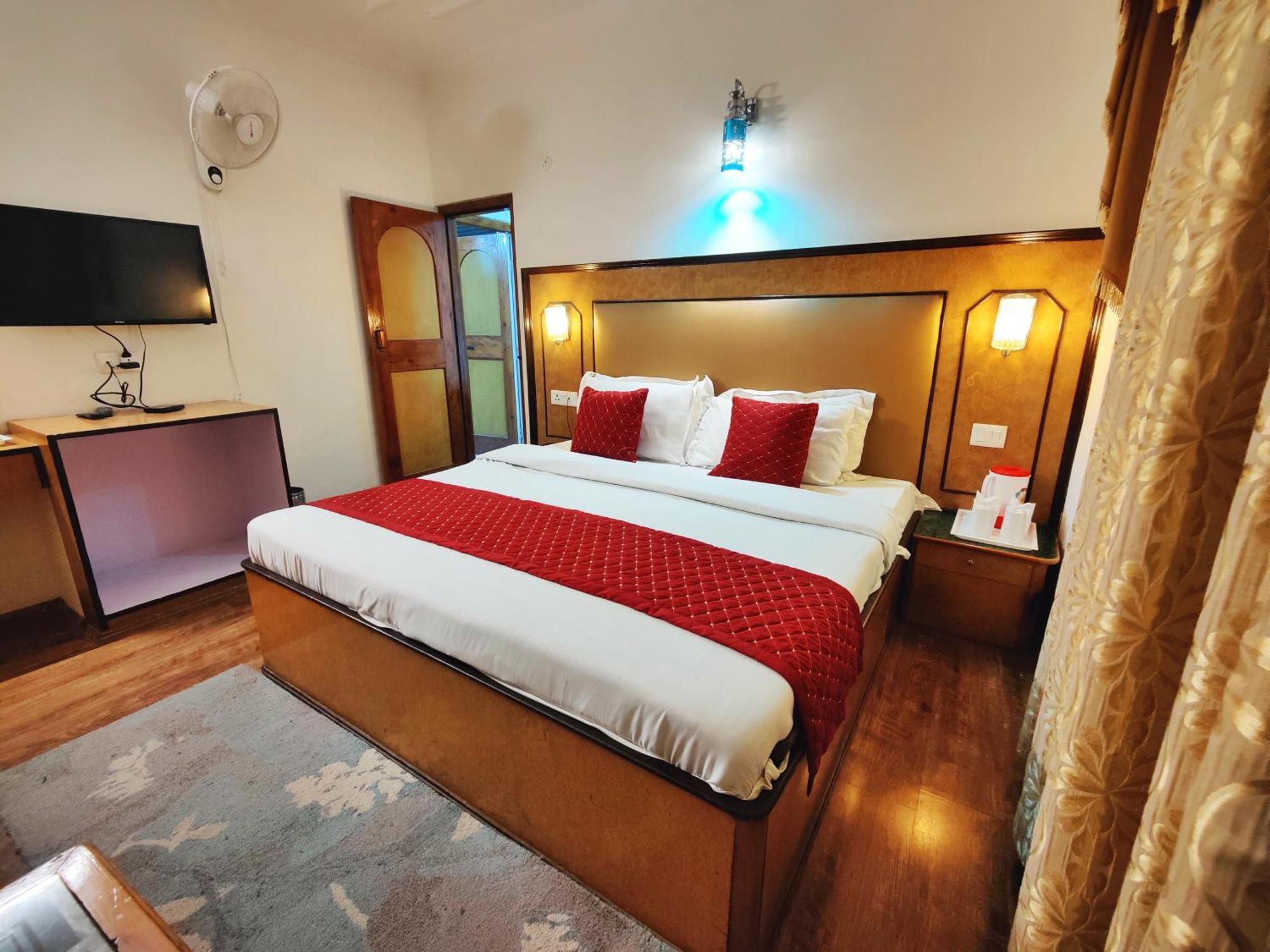 Surya International Hotel Manali Near Mall Road Exteriör bild