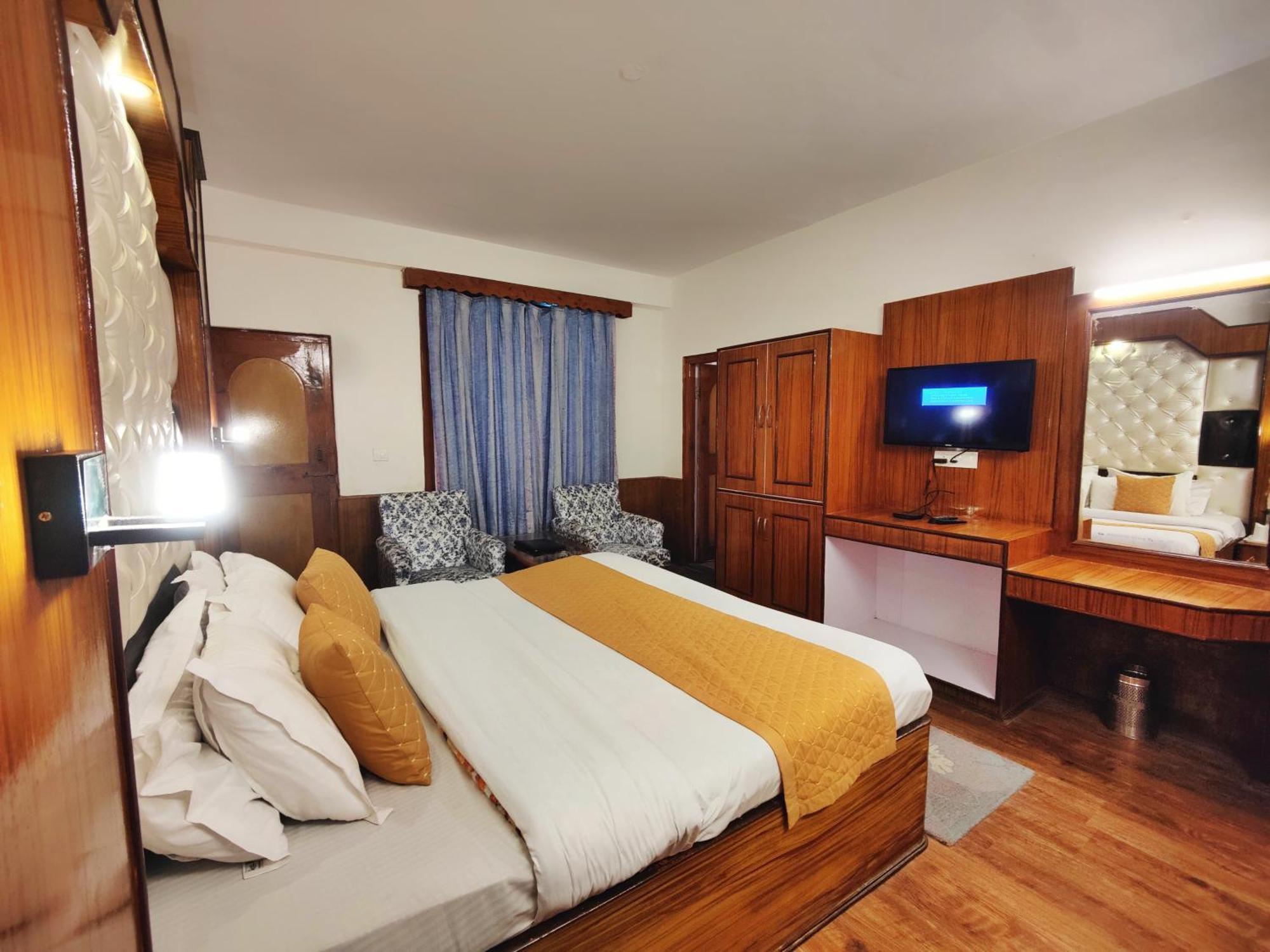Surya International Hotel Manali Near Mall Road Exteriör bild