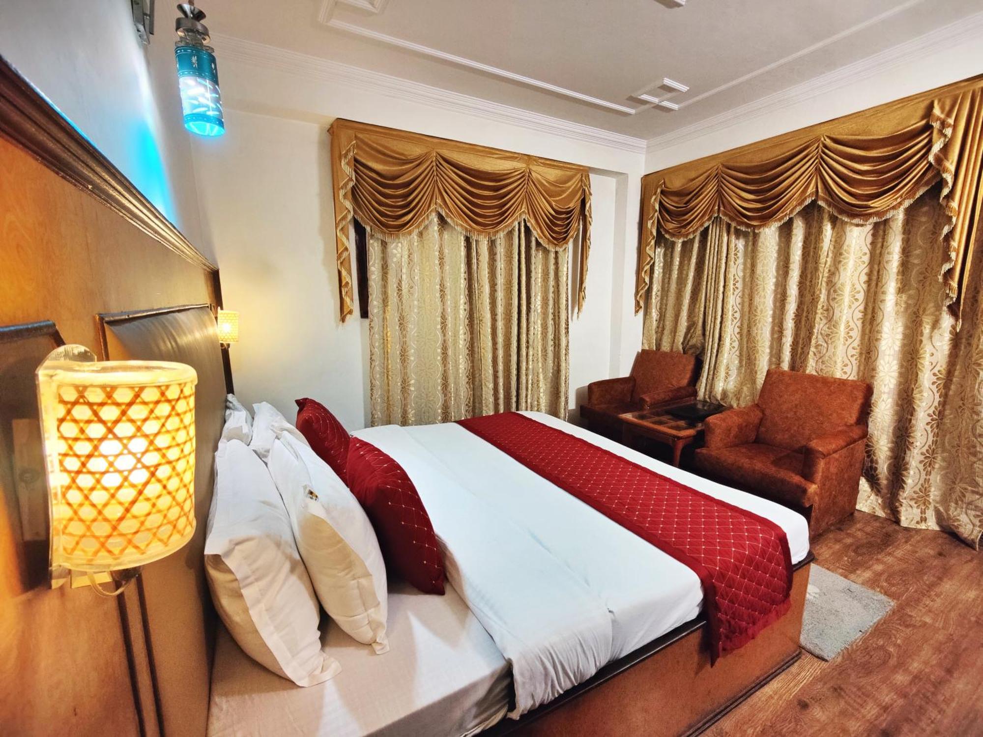 Surya International Hotel Manali Near Mall Road Exteriör bild