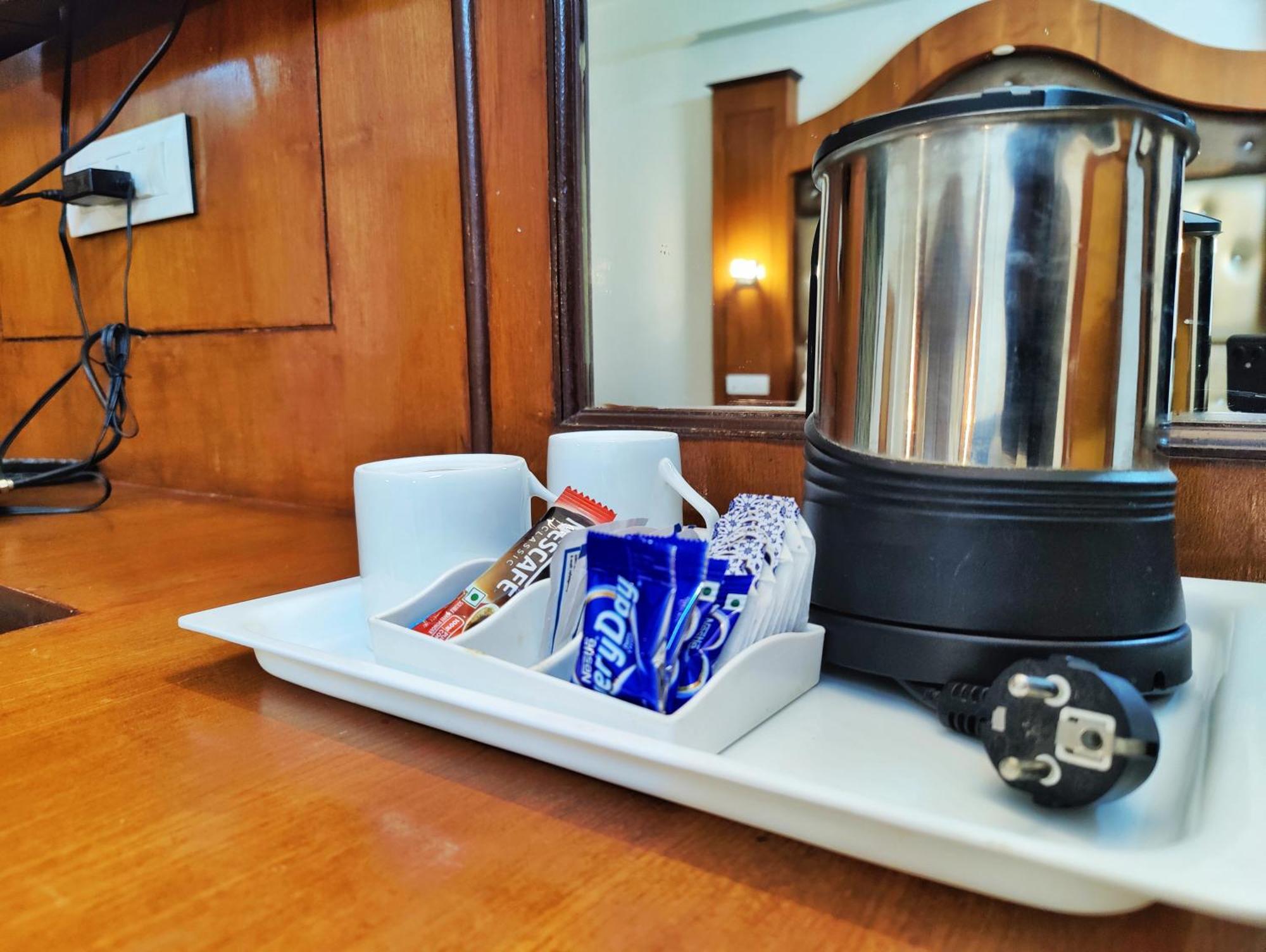 Surya International Hotel Manali Near Mall Road Exteriör bild