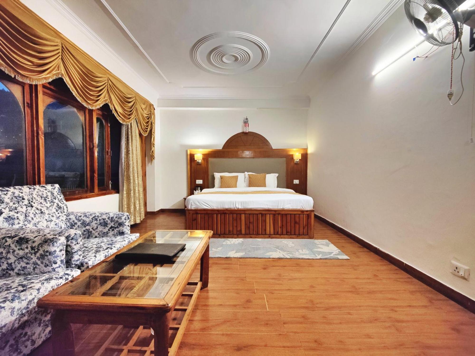 Surya International Hotel Manali Near Mall Road Exteriör bild