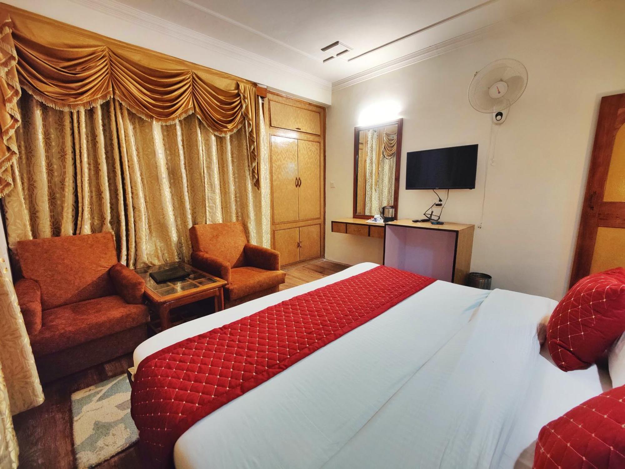 Surya International Hotel Manali Near Mall Road Exteriör bild