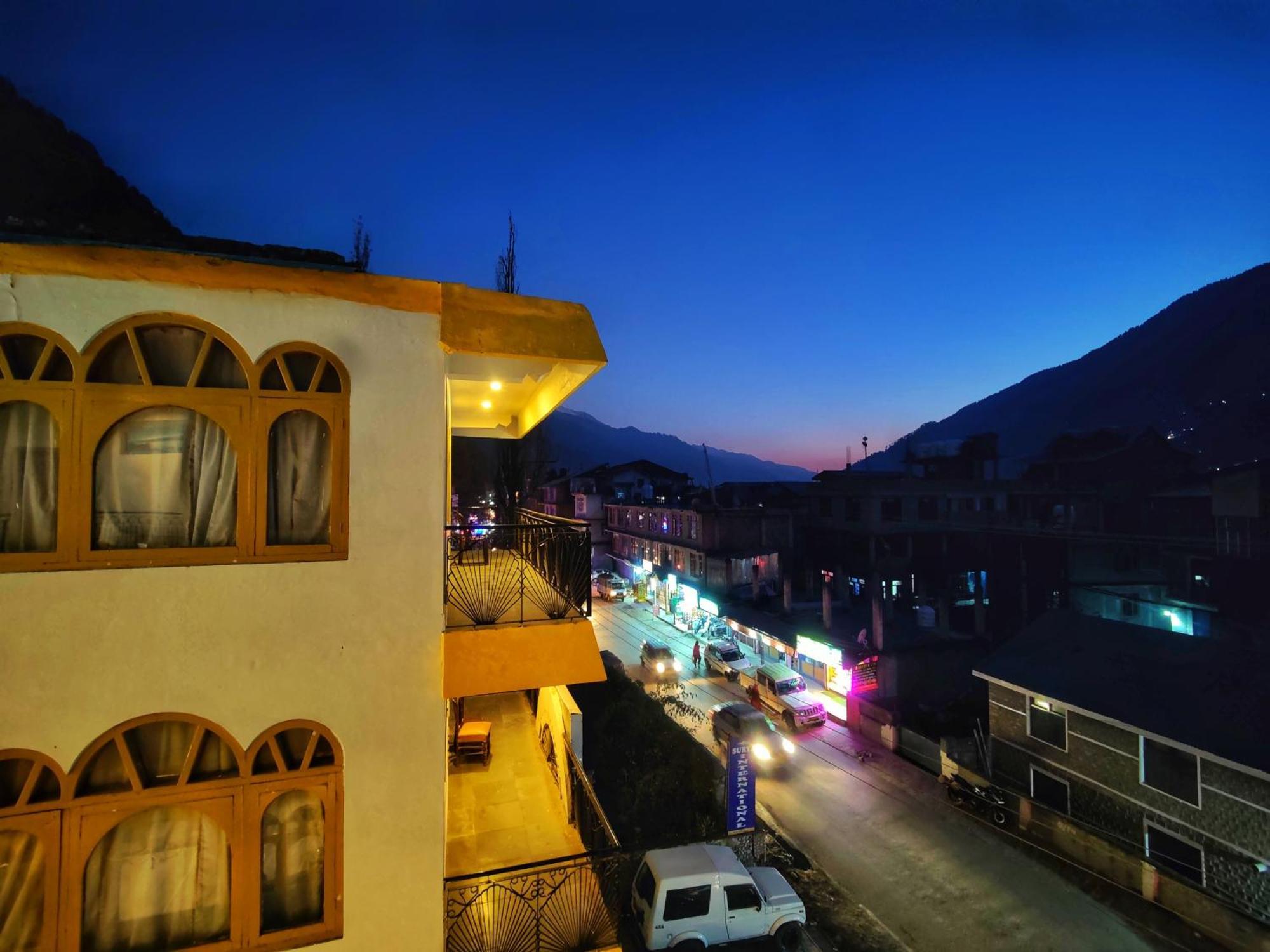 Surya International Hotel Manali Near Mall Road Exteriör bild