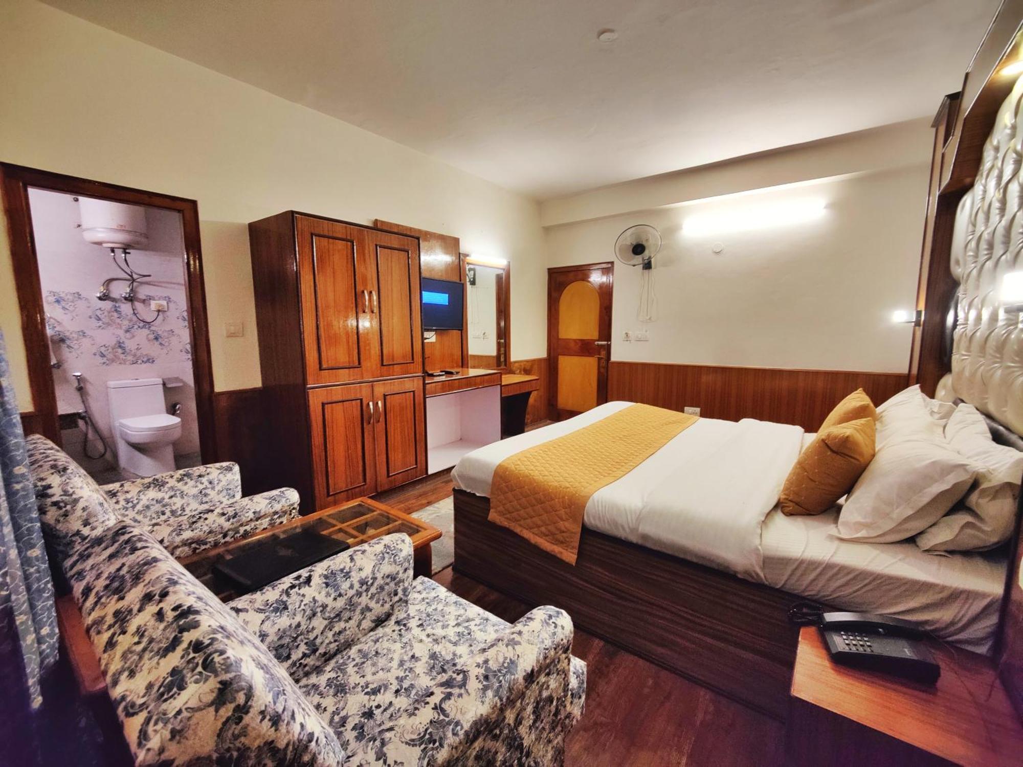 Surya International Hotel Manali Near Mall Road Exteriör bild