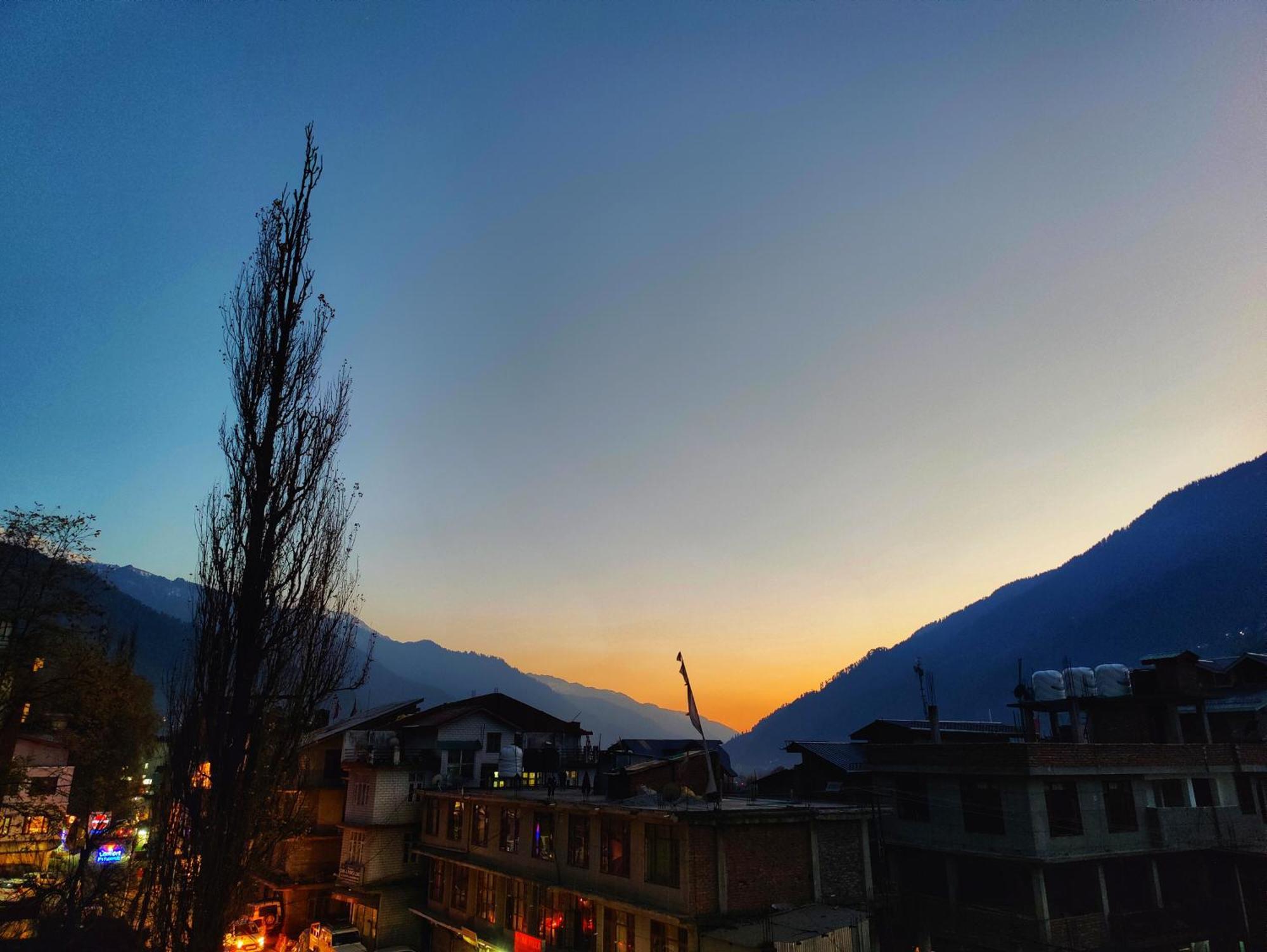 Surya International Hotel Manali Near Mall Road Exteriör bild