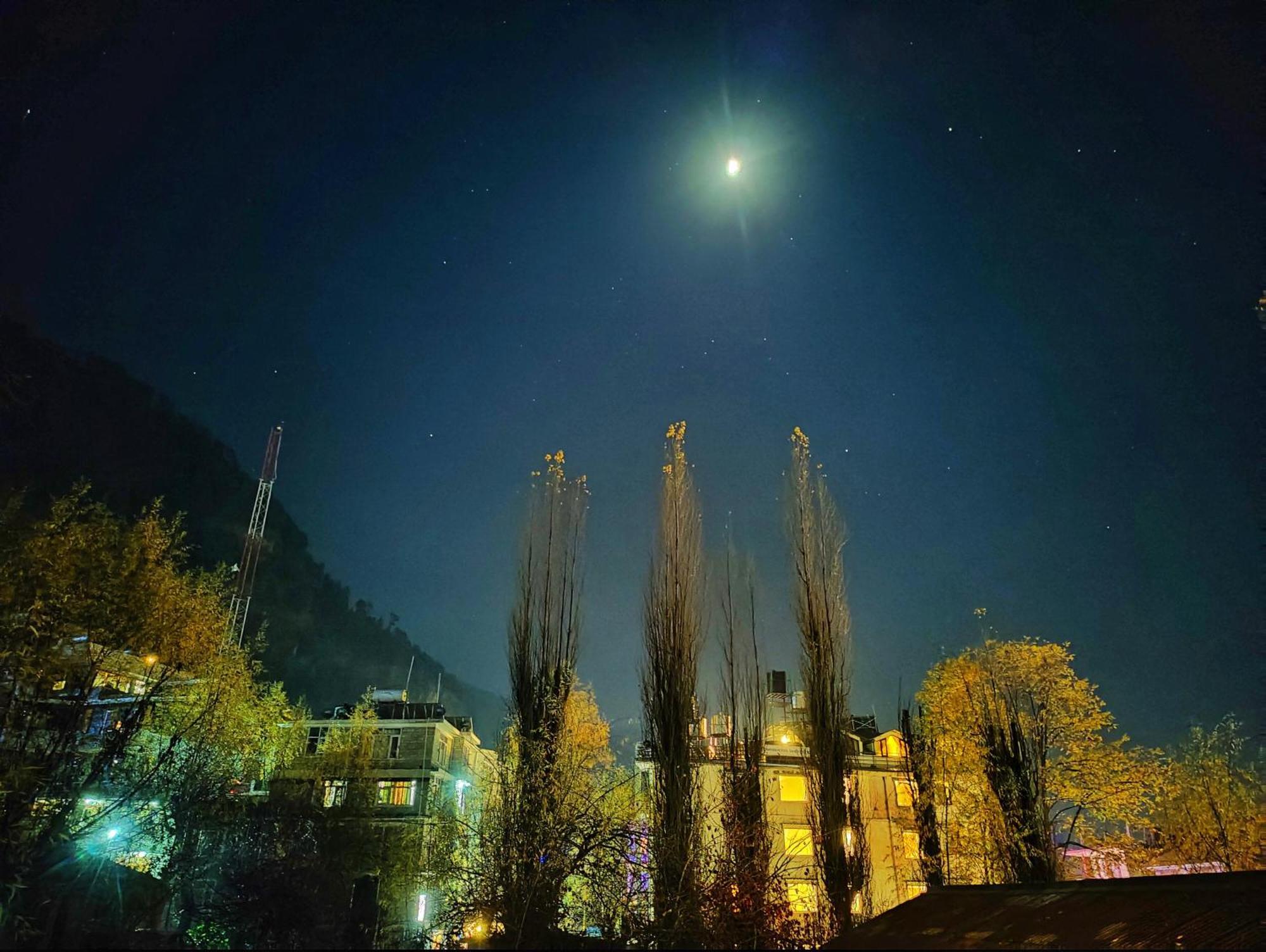 Surya International Hotel Manali Near Mall Road Exteriör bild