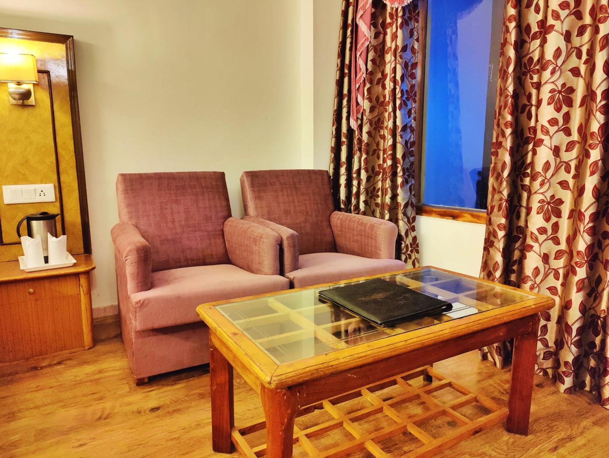 Surya International Hotel Manali Near Mall Road Exteriör bild
