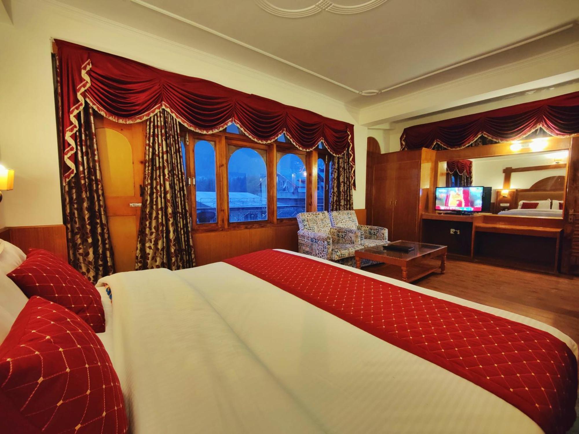 Surya International Hotel Manali Near Mall Road Exteriör bild