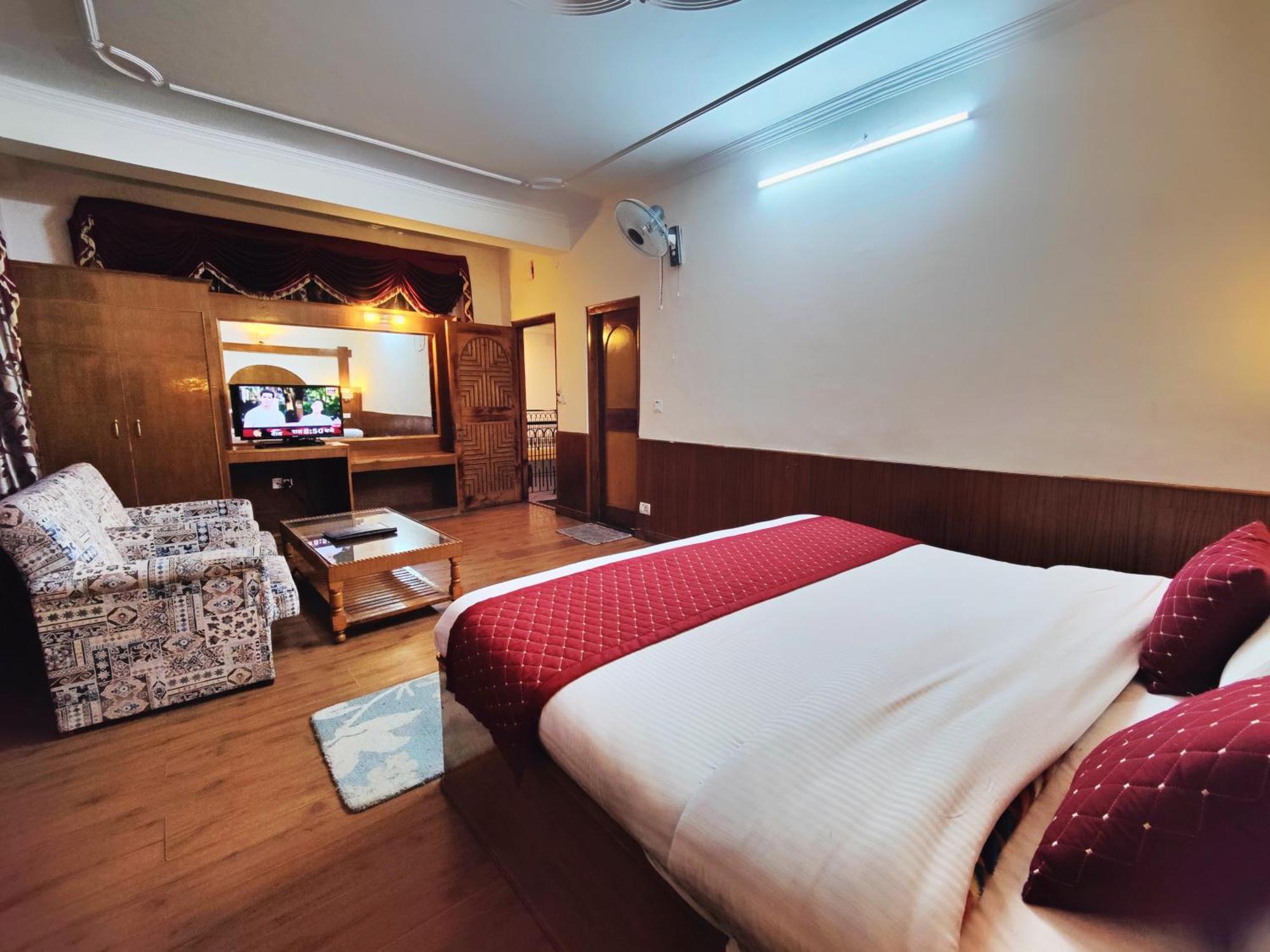 Surya International Hotel Manali Near Mall Road Exteriör bild