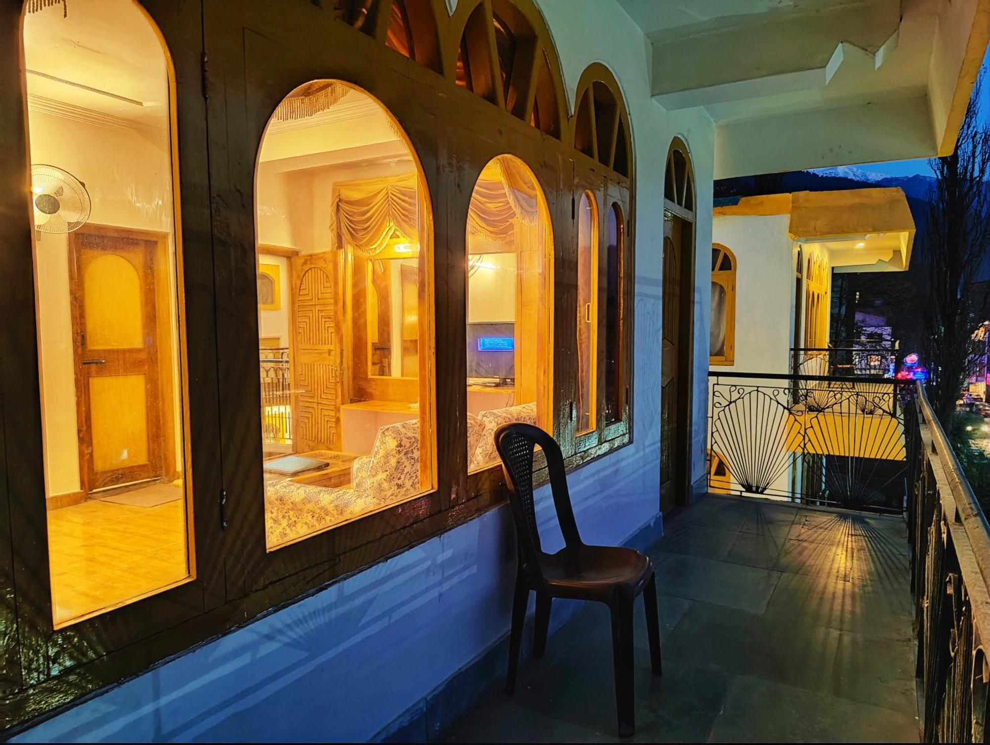 Surya International Hotel Manali Near Mall Road Exteriör bild