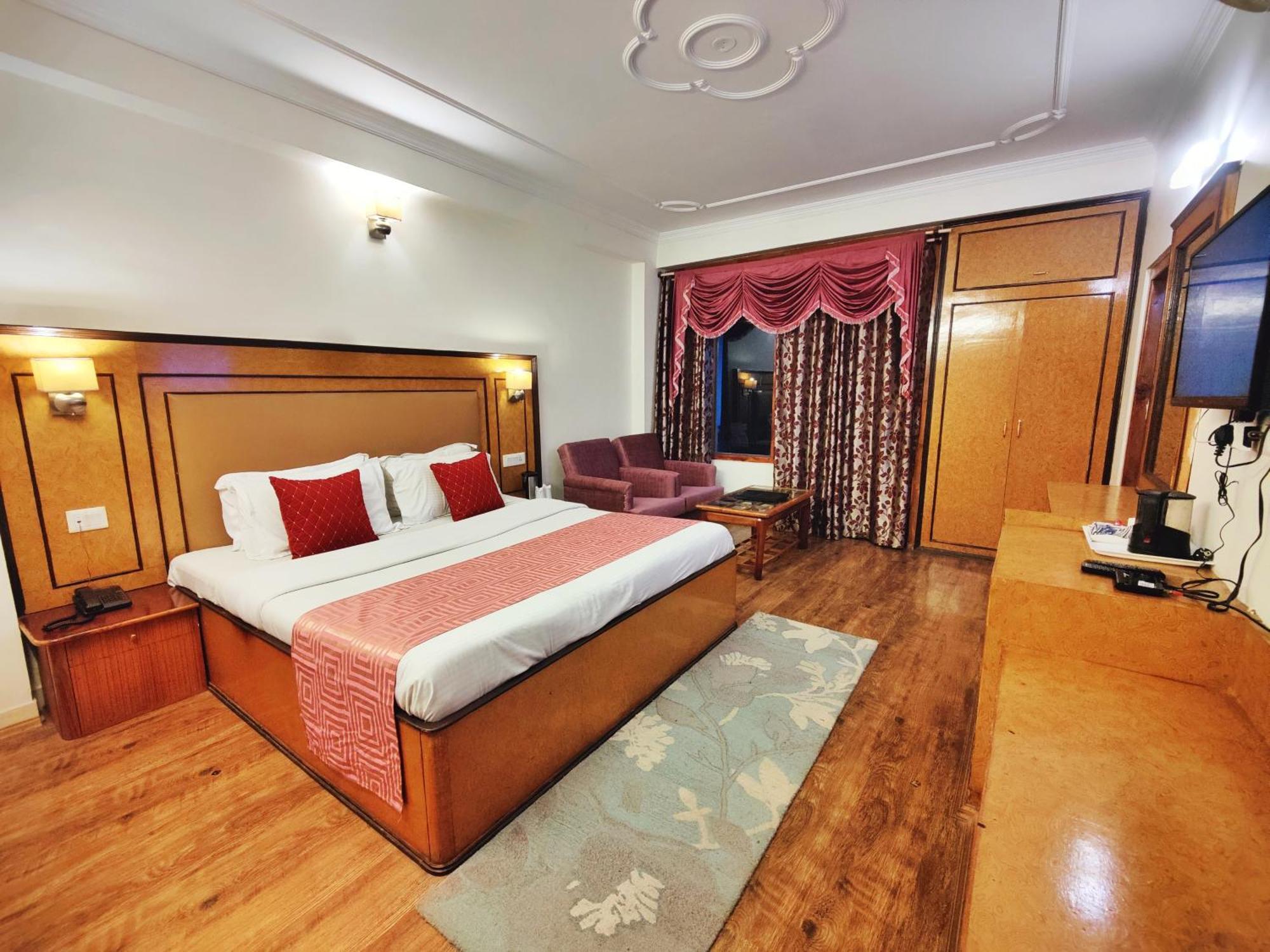 Surya International Hotel Manali Near Mall Road Exteriör bild