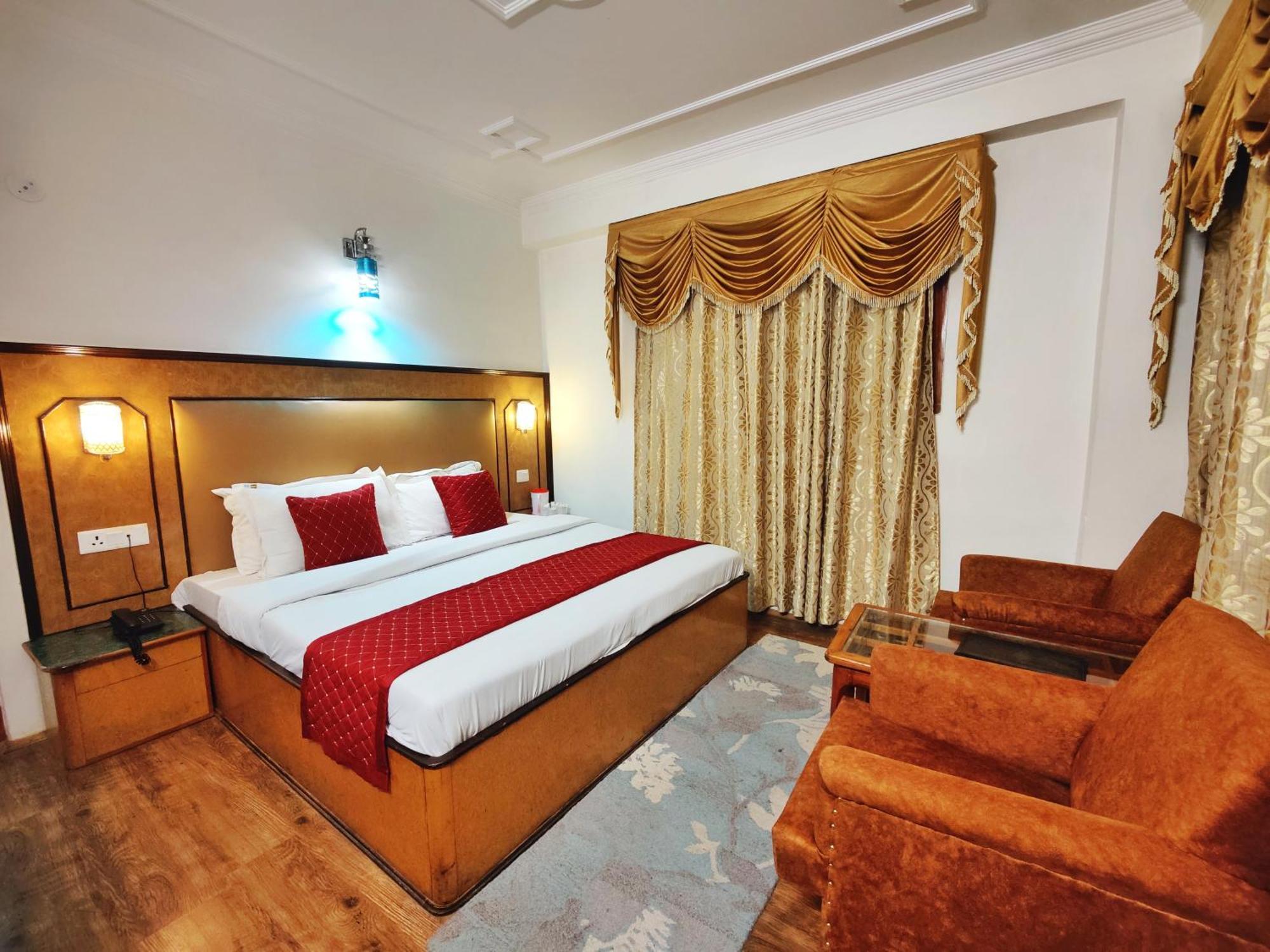 Surya International Hotel Manali Near Mall Road Exteriör bild