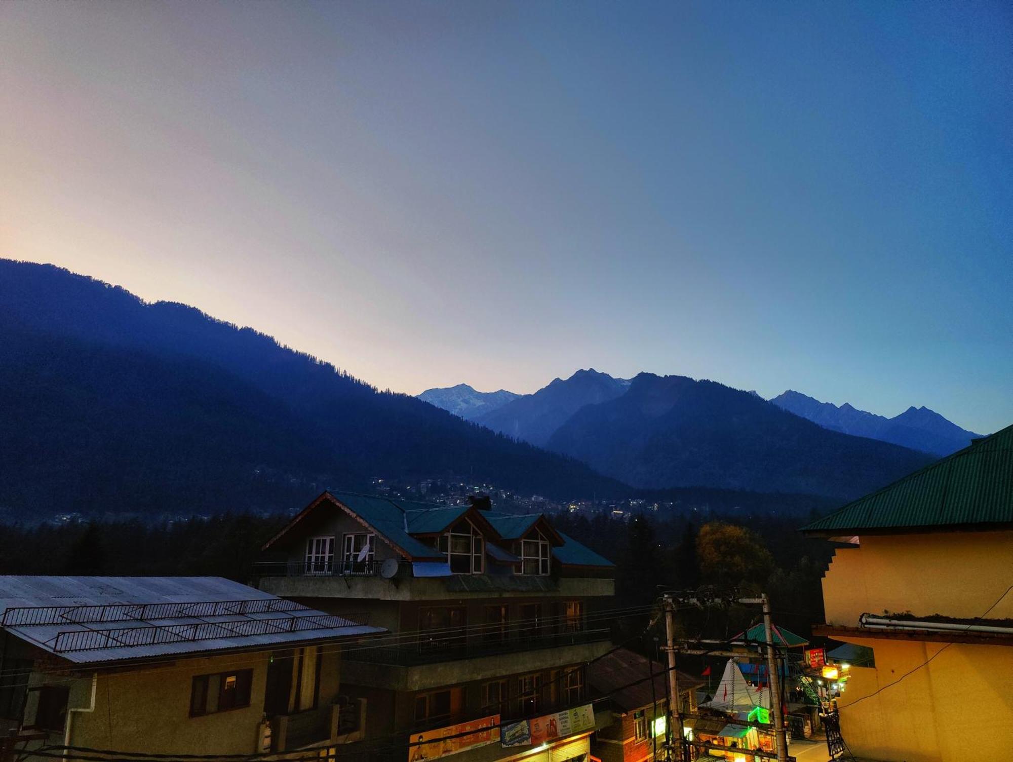 Surya International Hotel Manali Near Mall Road Exteriör bild