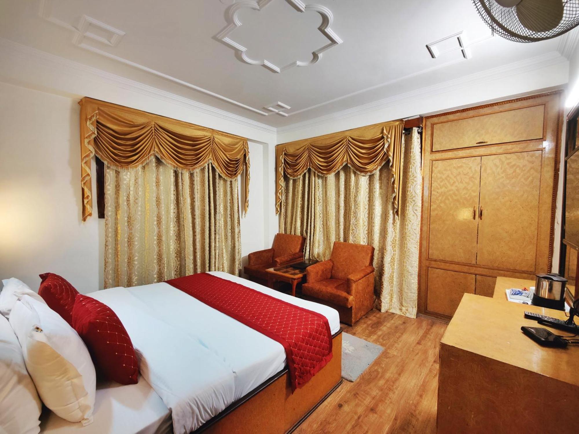 Surya International Hotel Manali Near Mall Road Exteriör bild