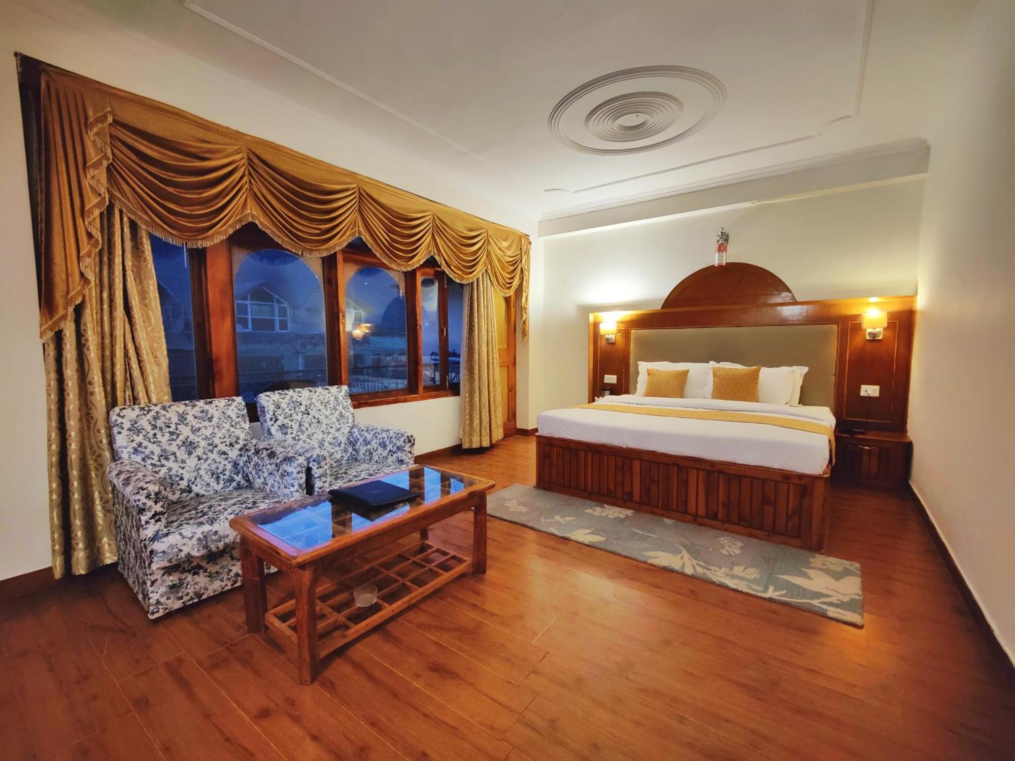 Surya International Hotel Manali Near Mall Road Exteriör bild