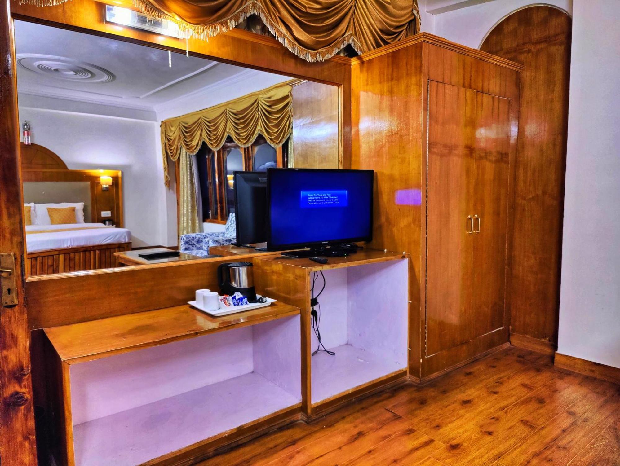 Surya International Hotel Manali Near Mall Road Exteriör bild