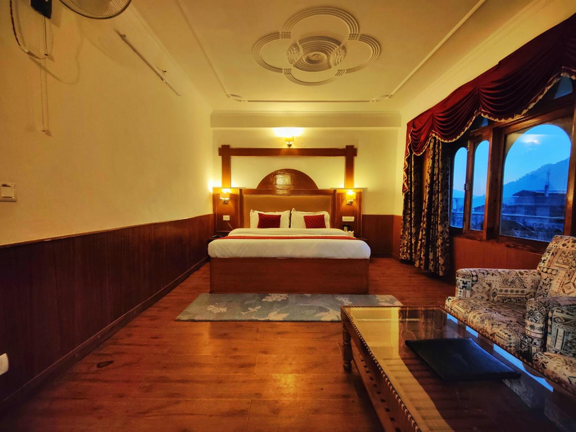 Surya International Hotel Manali Near Mall Road Exteriör bild