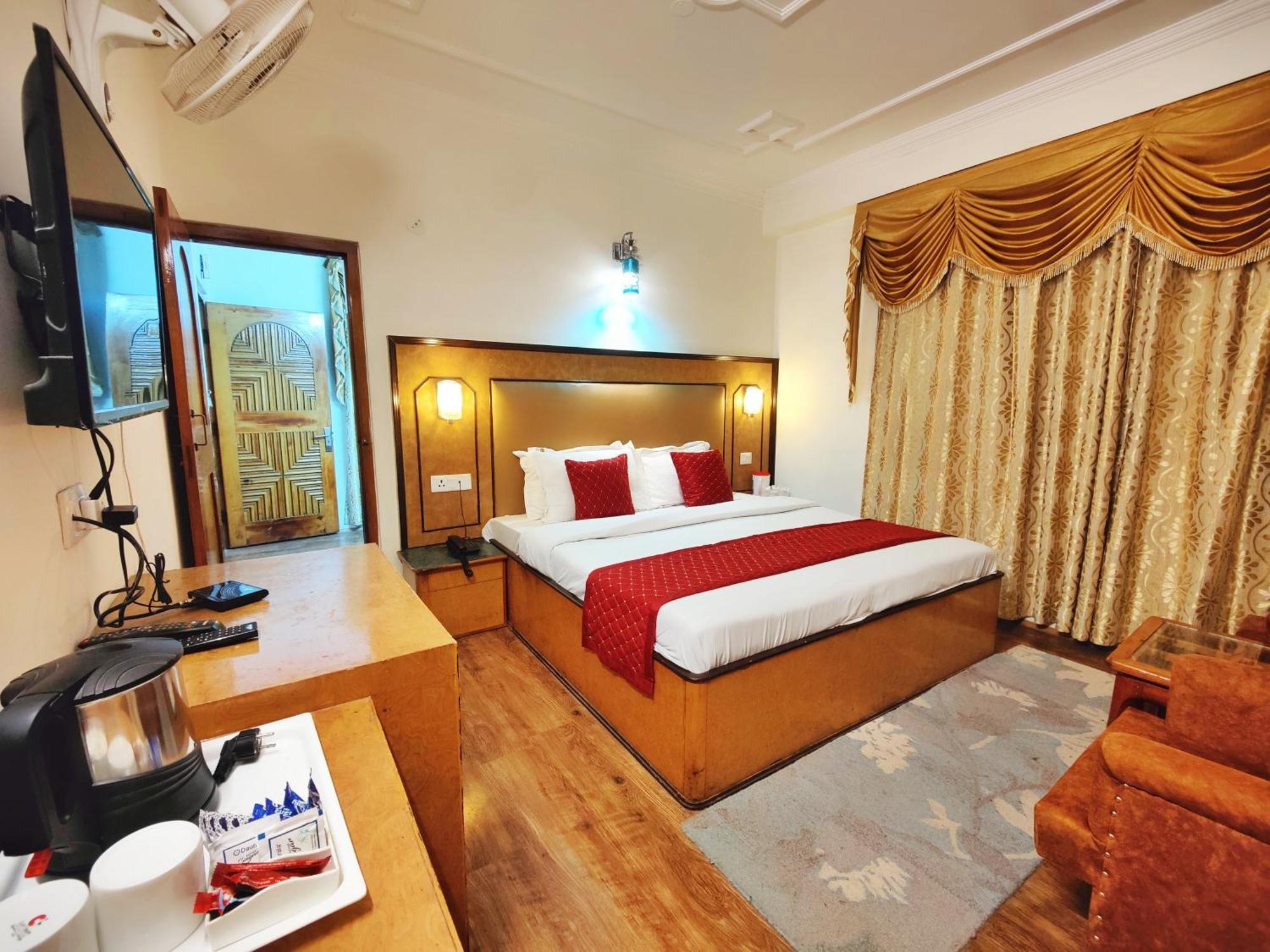 Surya International Hotel Manali Near Mall Road Exteriör bild