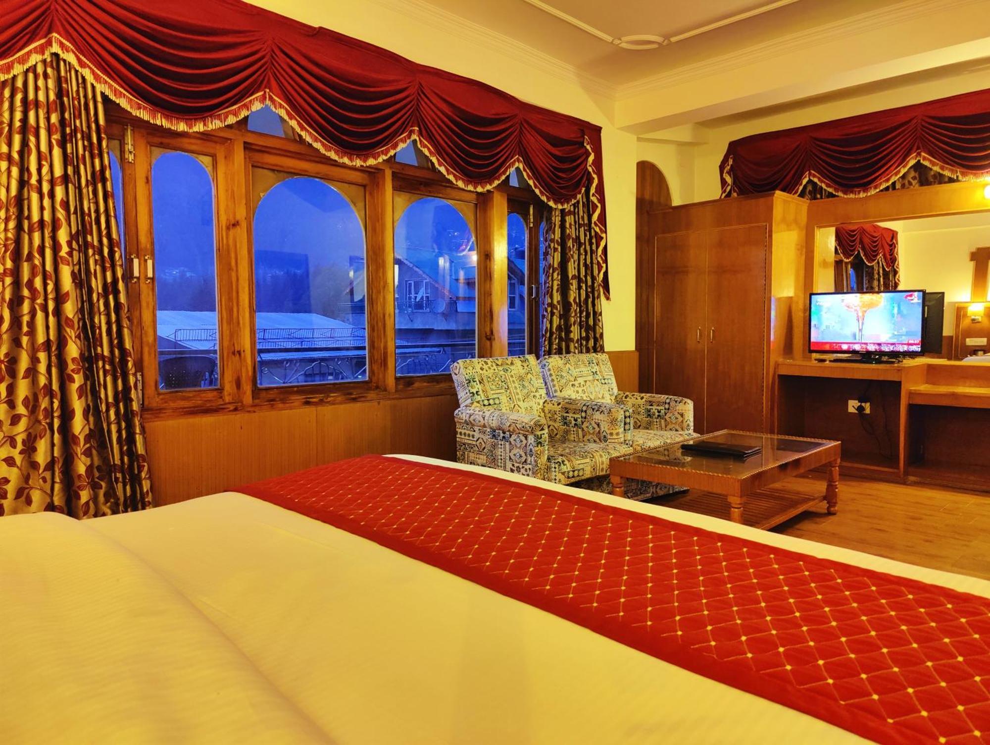 Surya International Hotel Manali Near Mall Road Exteriör bild