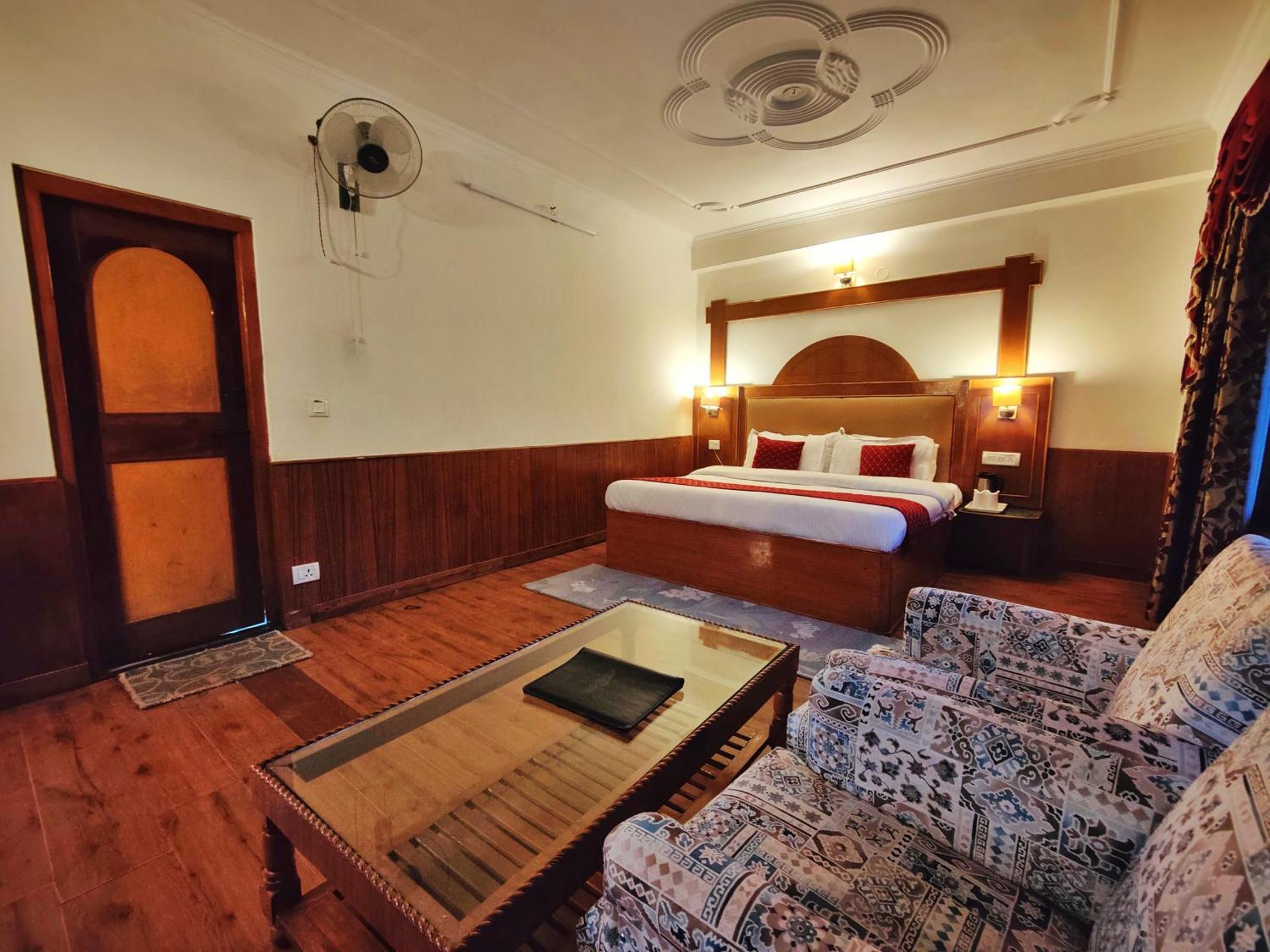 Surya International Hotel Manali Near Mall Road Exteriör bild