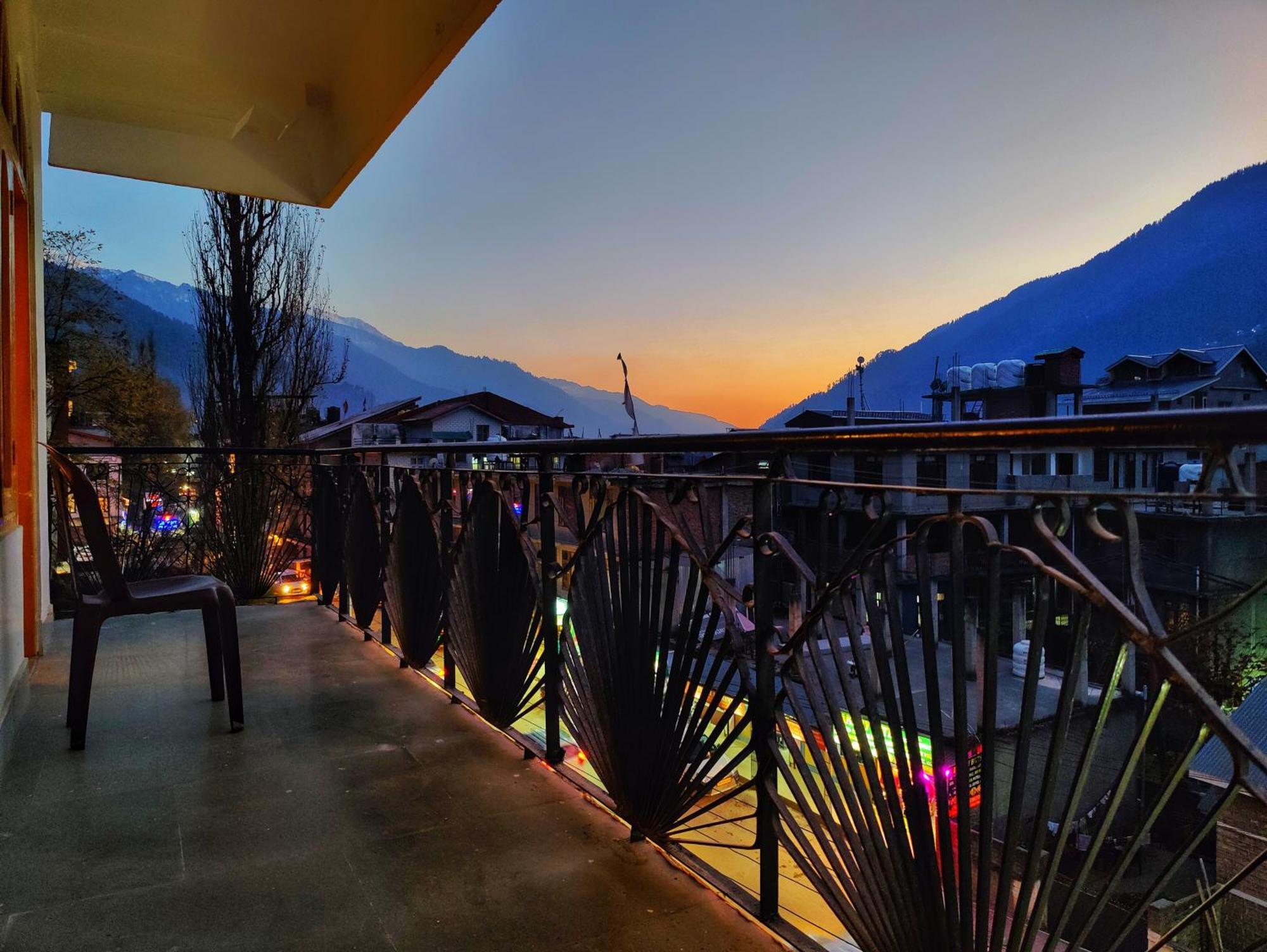 Surya International Hotel Manali Near Mall Road Exteriör bild