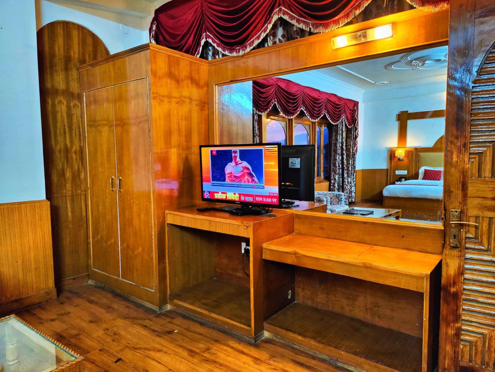 Surya International Hotel Manali Near Mall Road Exteriör bild