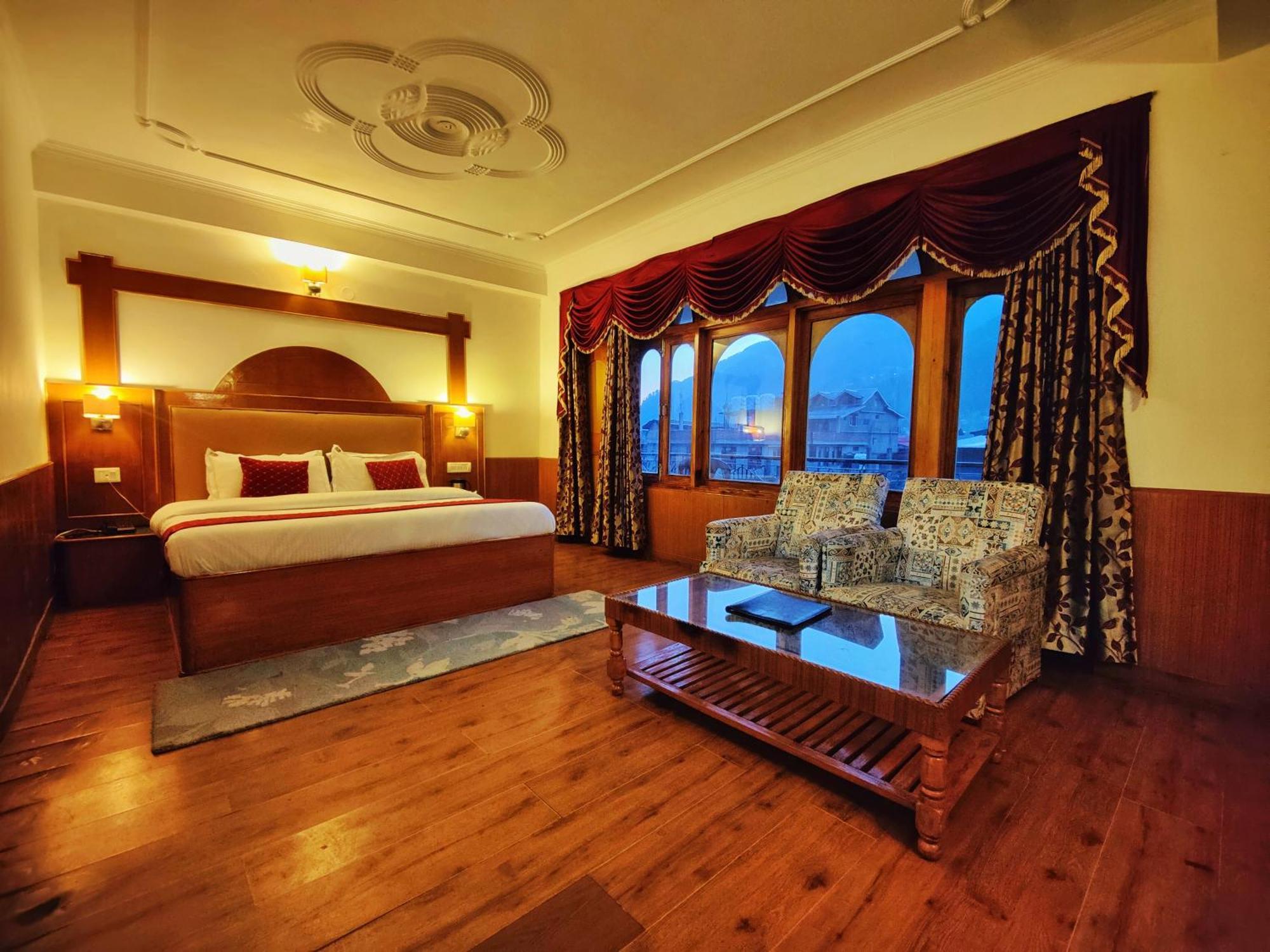 Surya International Hotel Manali Near Mall Road Exteriör bild