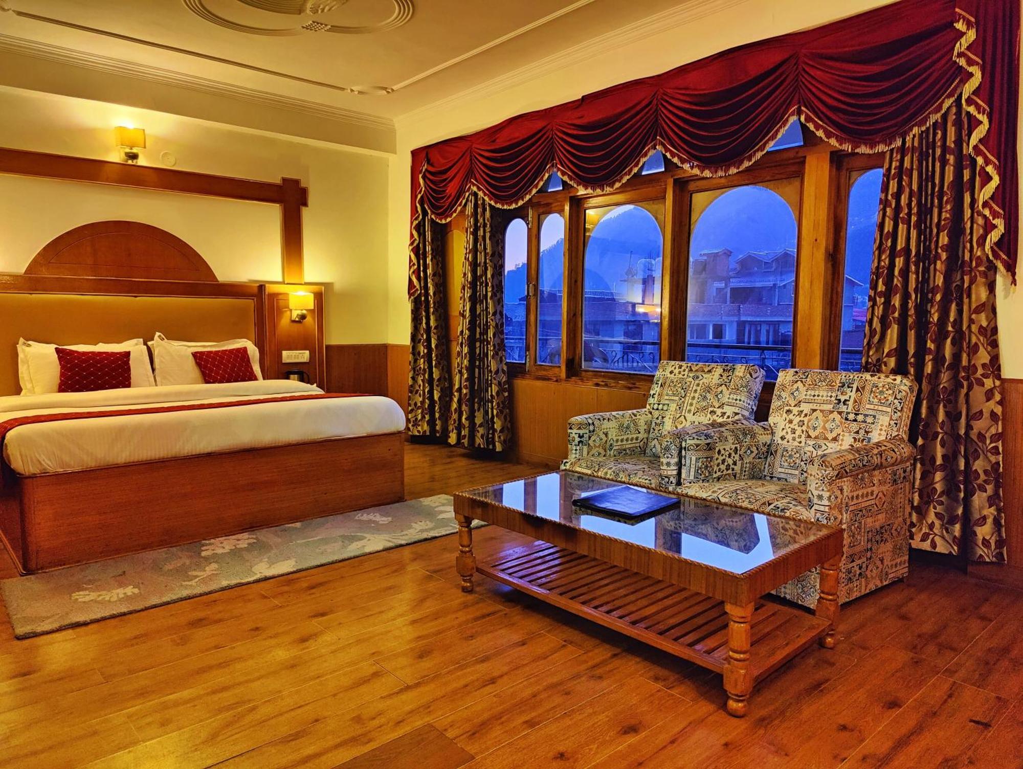 Surya International Hotel Manali Near Mall Road Exteriör bild