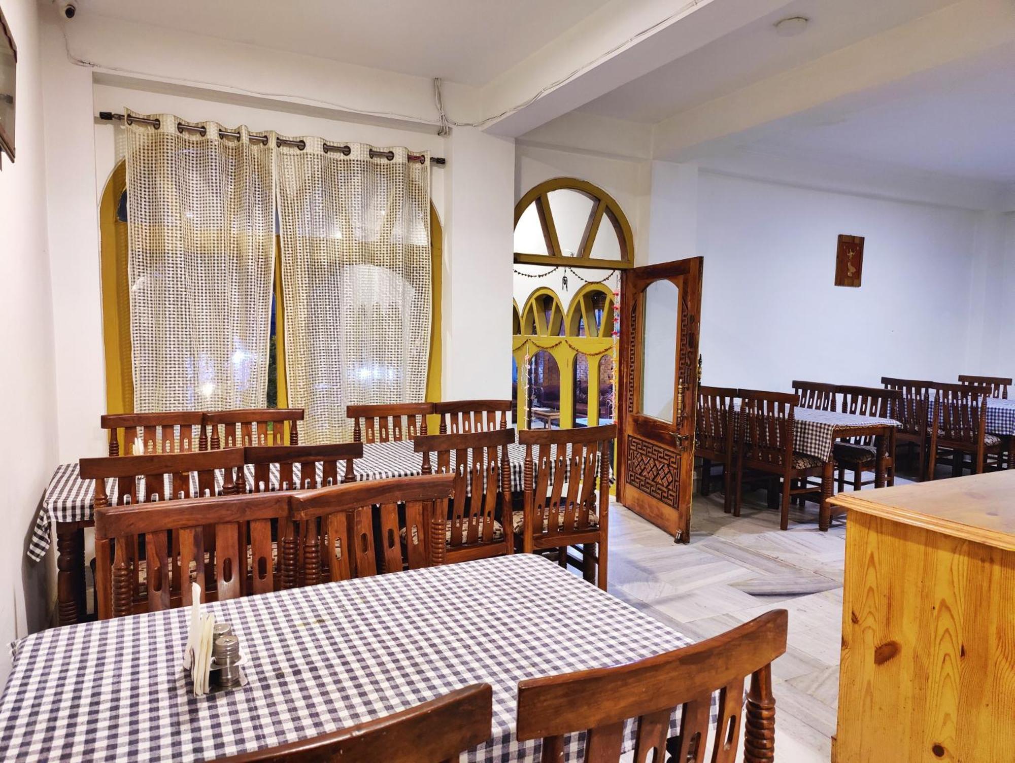 Surya International Hotel Manali Near Mall Road Exteriör bild