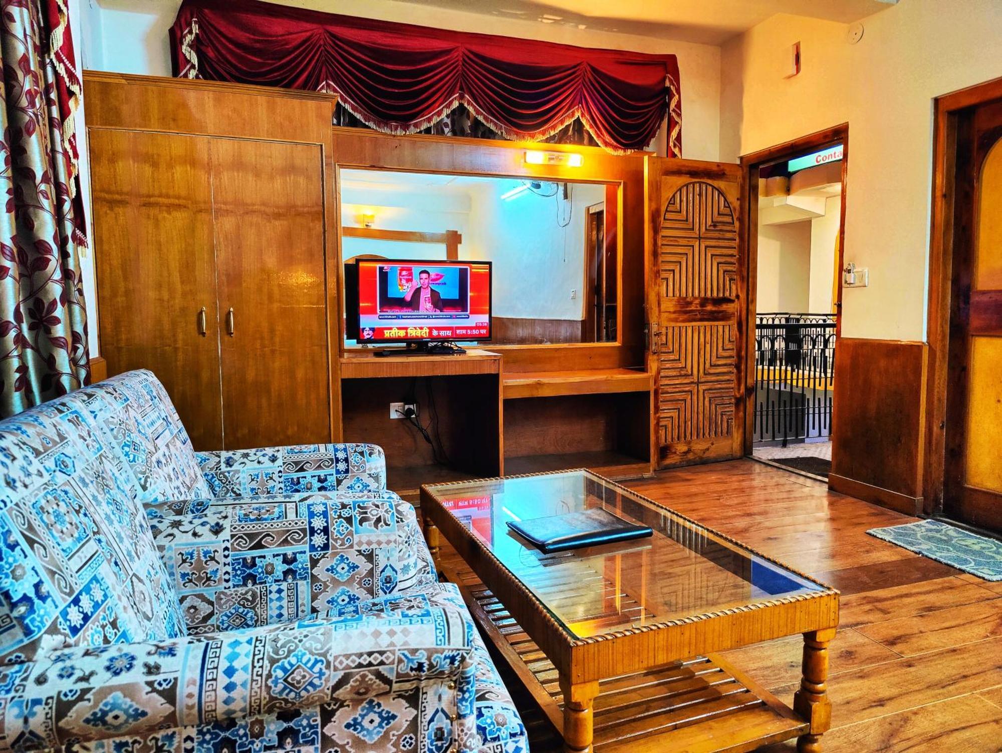 Surya International Hotel Manali Near Mall Road Exteriör bild