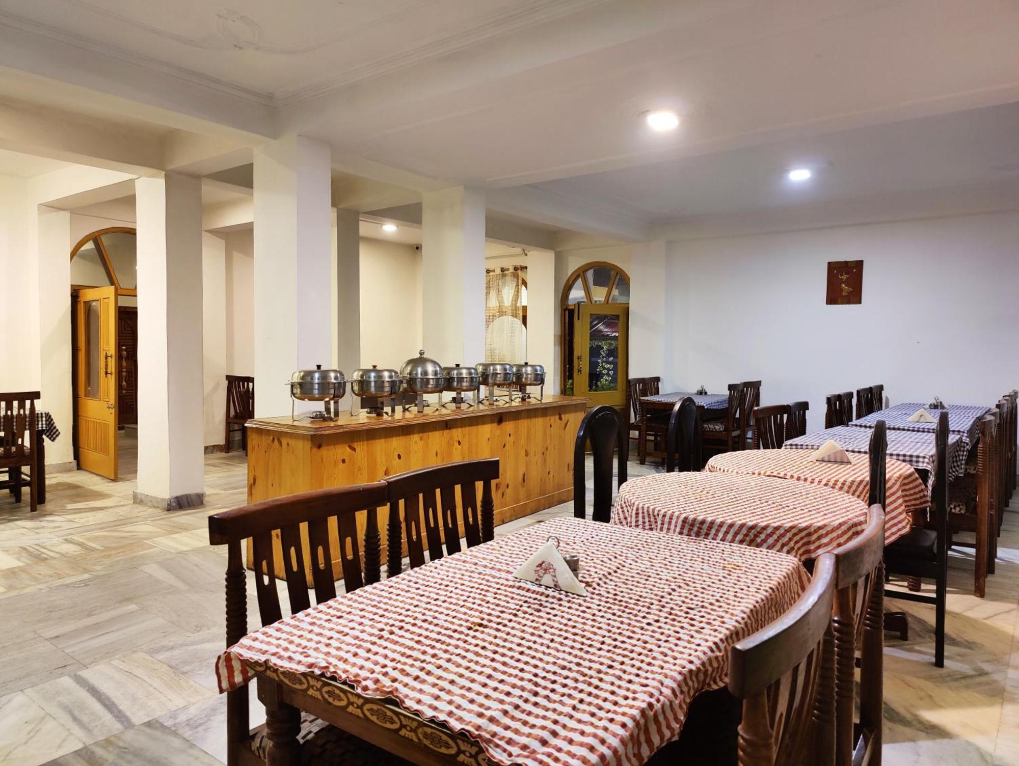 Surya International Hotel Manali Near Mall Road Exteriör bild