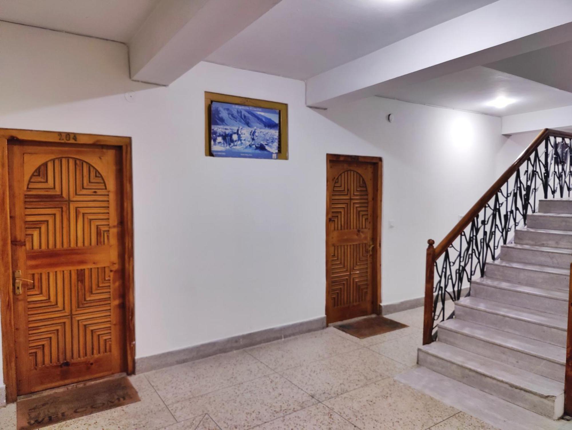 Surya International Hotel Manali Near Mall Road Exteriör bild