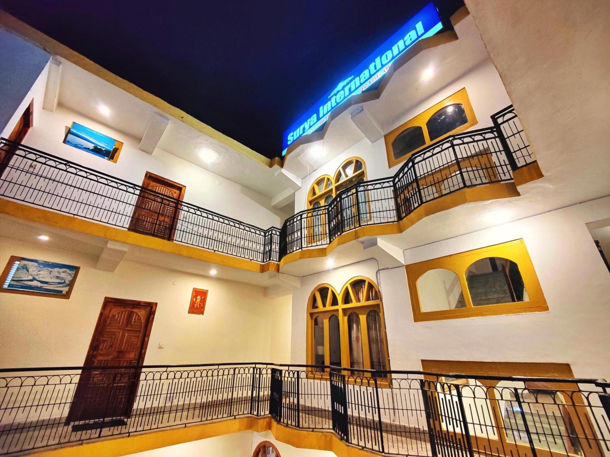 Surya International Hotel Manali Near Mall Road Exteriör bild