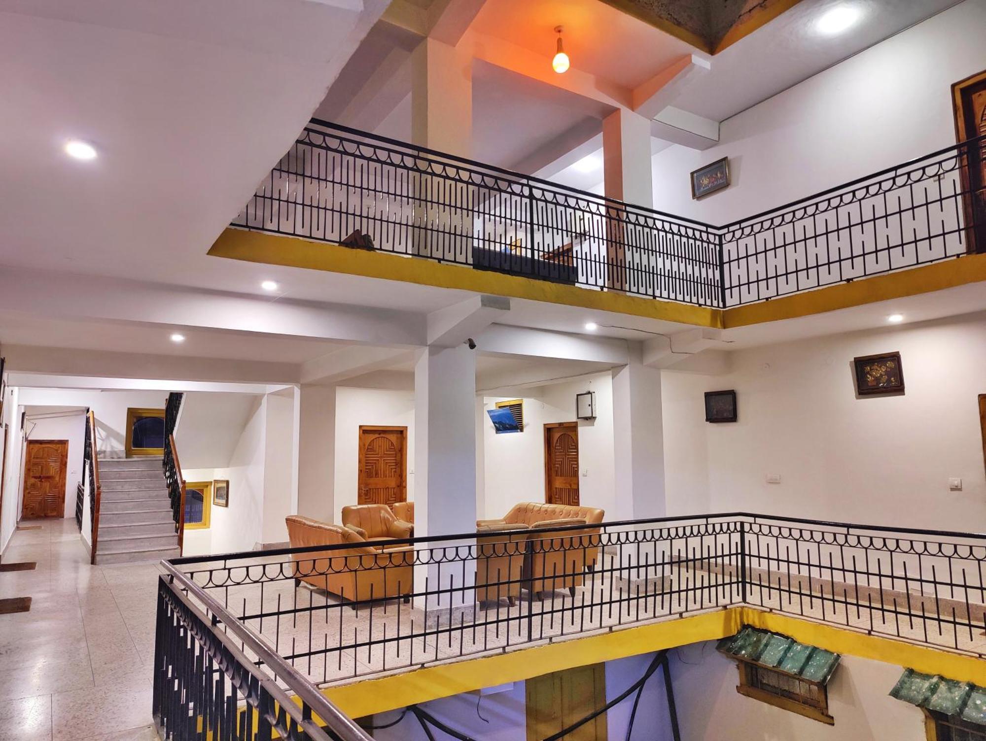 Surya International Hotel Manali Near Mall Road Exteriör bild
