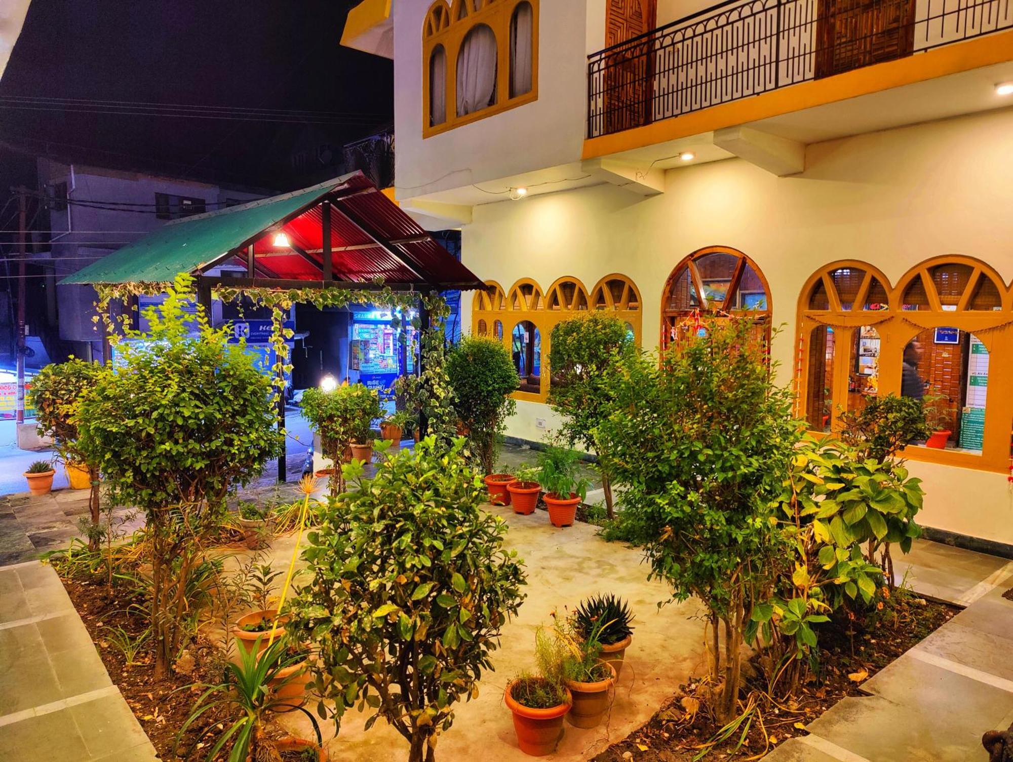 Surya International Hotel Manali Near Mall Road Exteriör bild